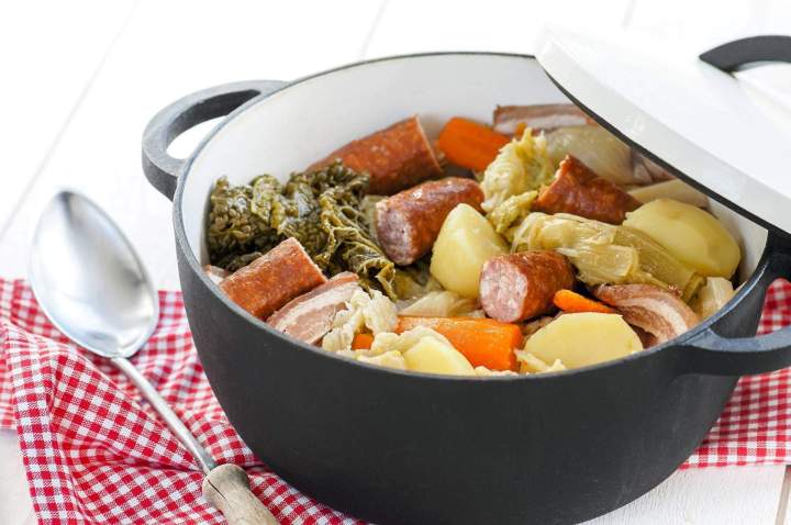 Préparation cuisine traditionnelle Fontvieille